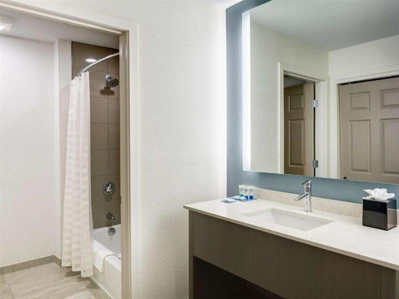 Hyatt House Boston Waltham Hotel Bagian luar foto
