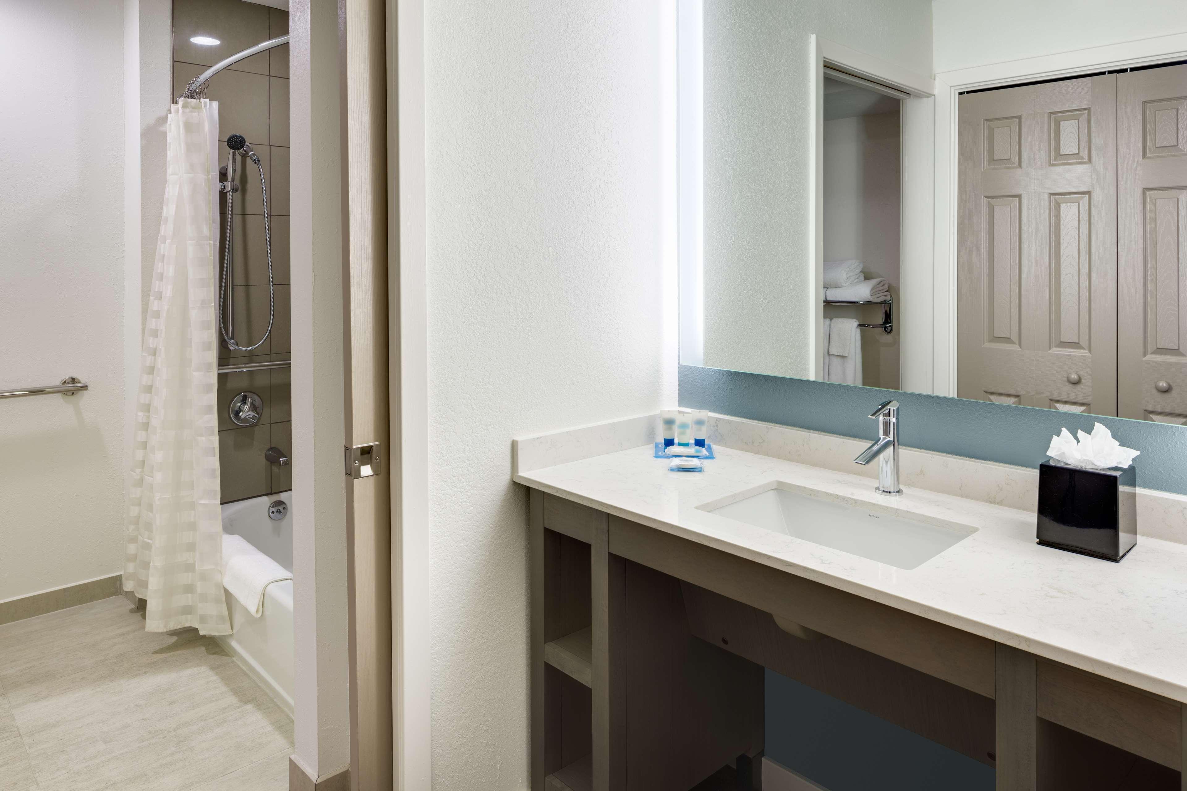 Hyatt House Boston Waltham Hotel Bagian luar foto