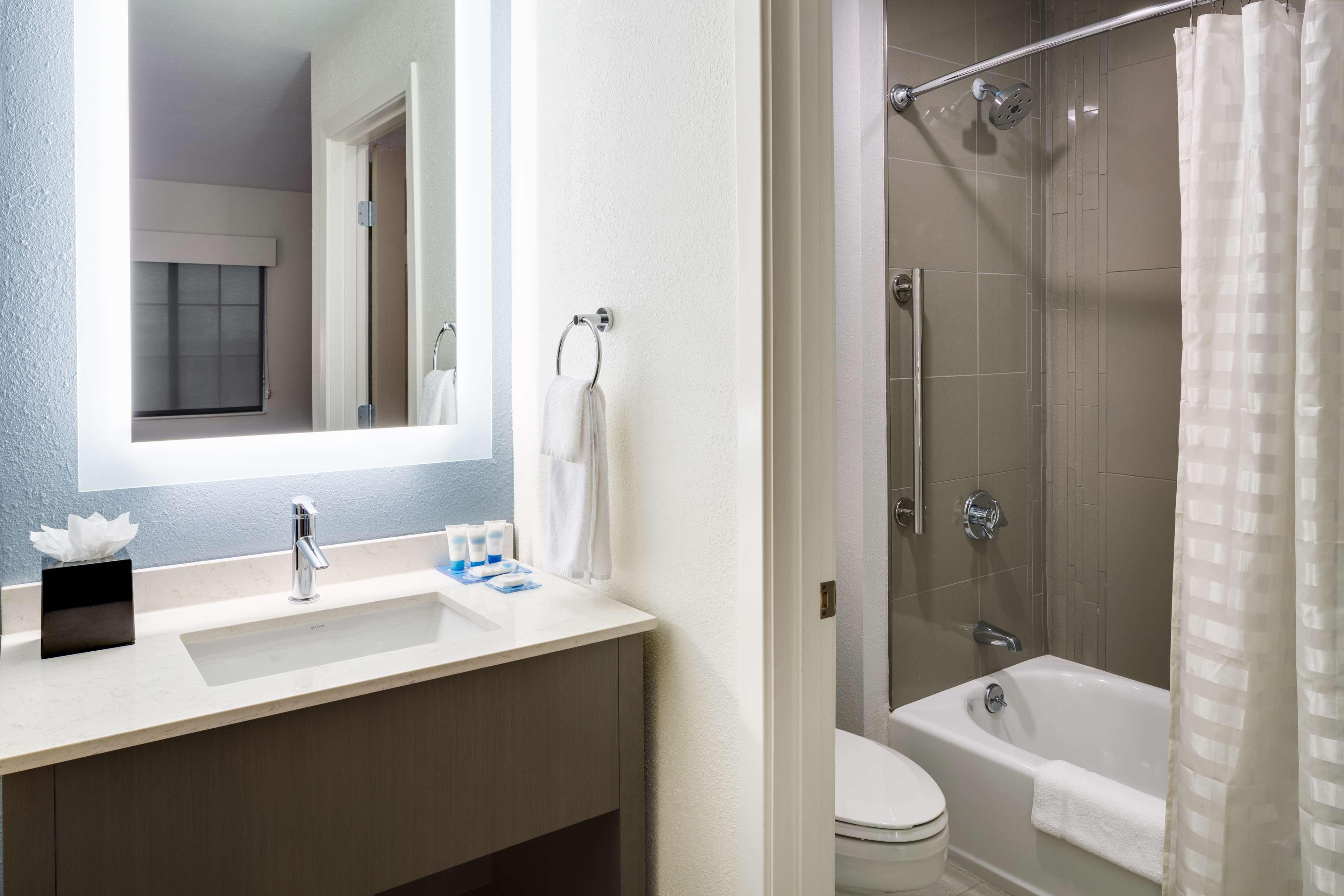 Hyatt House Boston Waltham Hotel Bagian luar foto