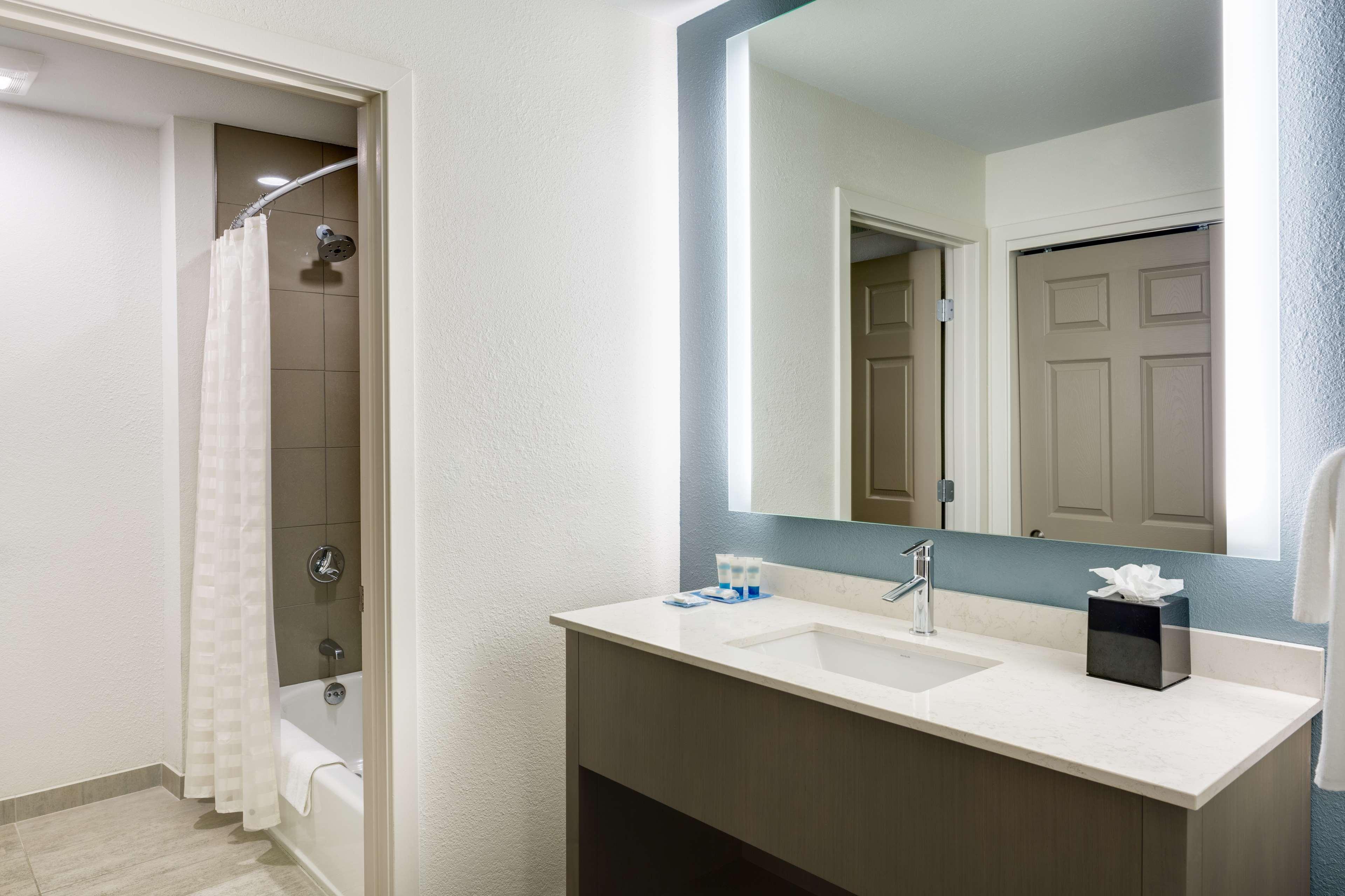 Hyatt House Boston Waltham Hotel Bagian luar foto
