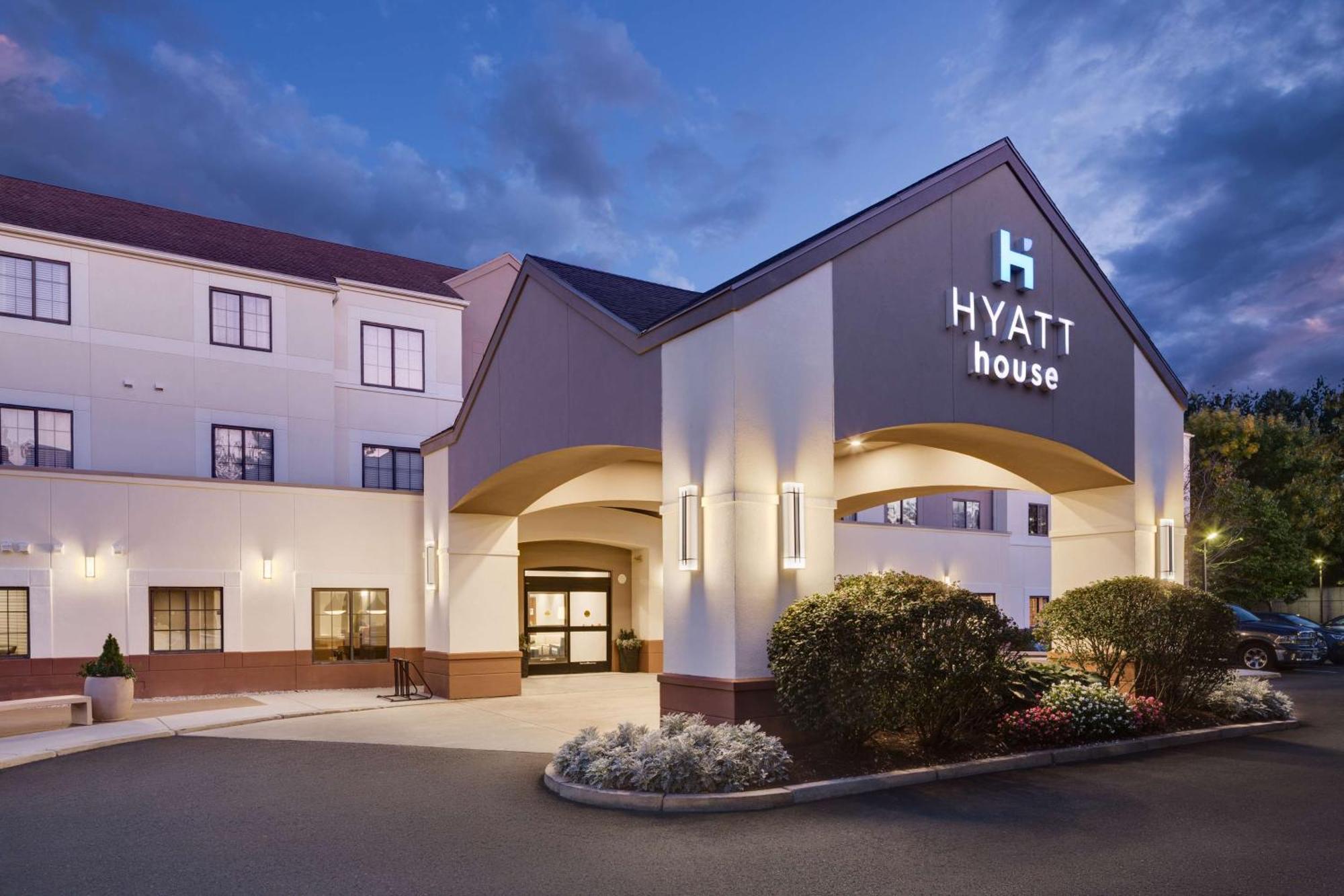 Hyatt House Boston Waltham Hotel Bagian luar foto